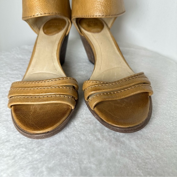 NWOB Frye Reina Heel Tan Leather With Back Zipper Closure - Picture 10 of 13